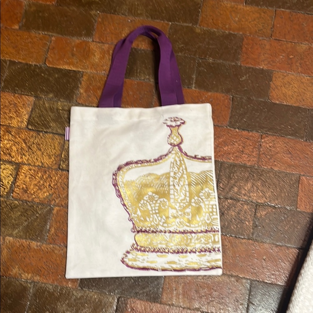 Ann Harris, British design tote 14 inches wide 17 inches long
